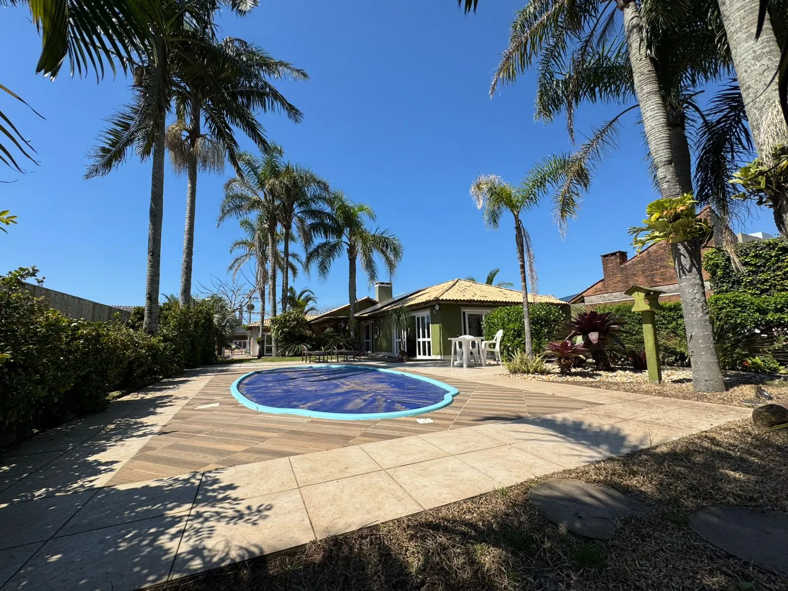 Casa 2 terrenos em Atlântida